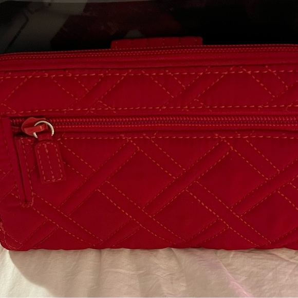 “Vera Bradley“ Red Wallet Never Used Silver Hardware Slots Zipper Compartments - Picture 5 of 7